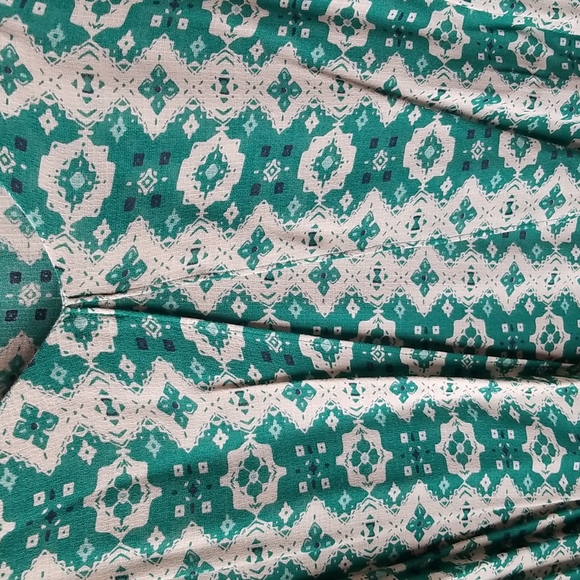 Lucky Brand NWOT drapey rayon shell in green and ivory, size XL - Picture 3 of 5